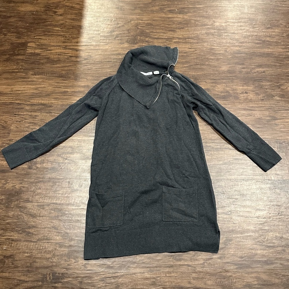 Eight Eight Eight Women’s Grey Sweater Size Medium